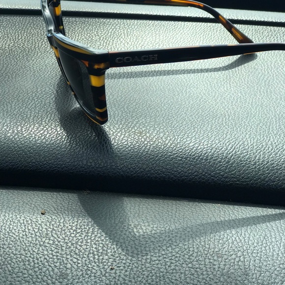 COACH sunglasses - Picture 2 of 6